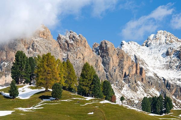 Zwick, Martin 아티스트의 Geisler mountain range in the dolomites of the Groden Valley or Val Gardena in South Tyrol-Alto Adi작품입니다.